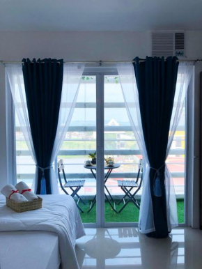 Next to SM Mall, Modern 1BR with Balcony & Pool